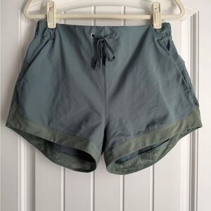 Lululemon Sun Setting Short 3" in Juniper Green